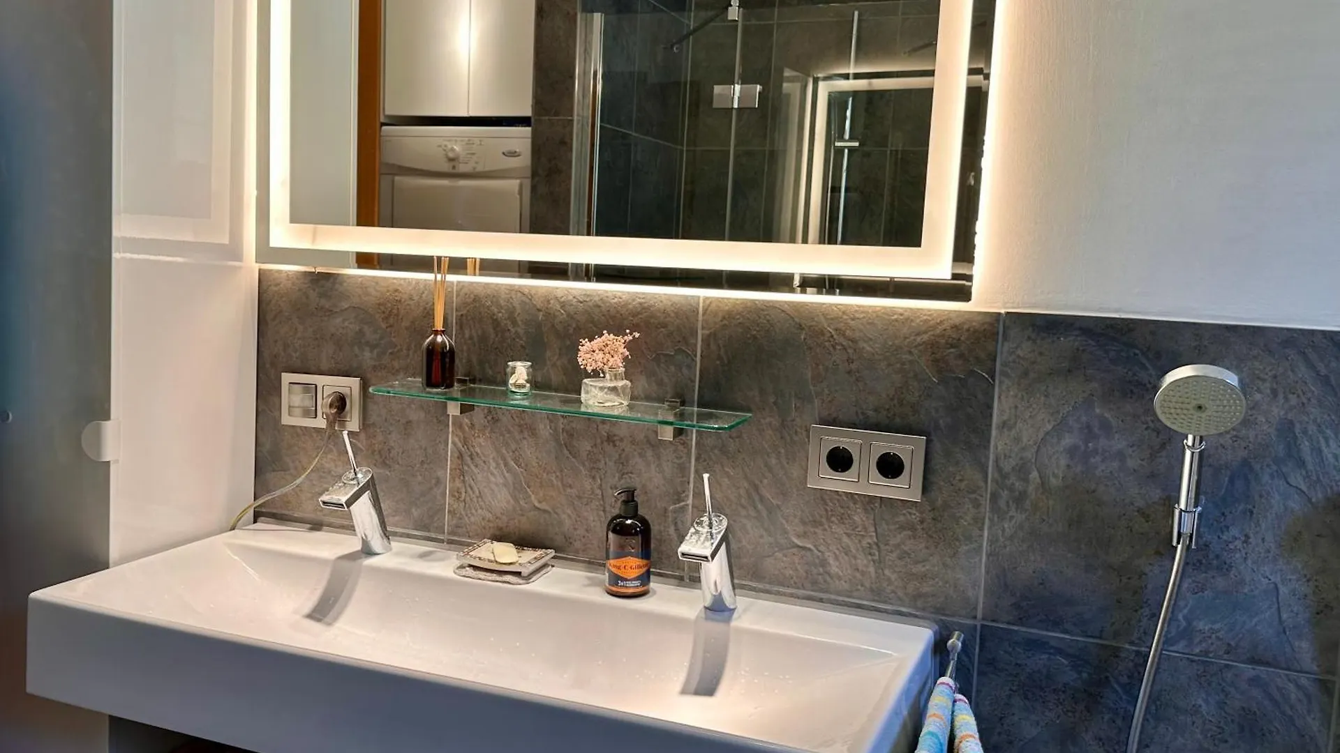Top Wohnung In Stadtvilla Mit Terrasse Und Garten Nuremberg