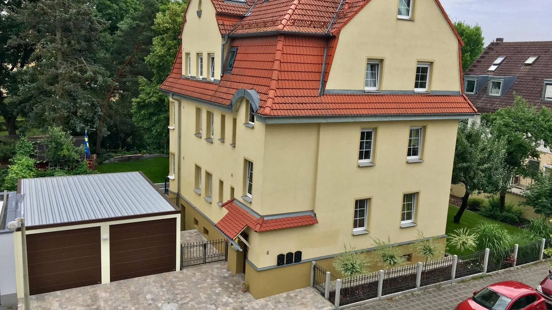 Top Wohnung In Stadtvilla Mit Terrasse Und Garten Nuremberg